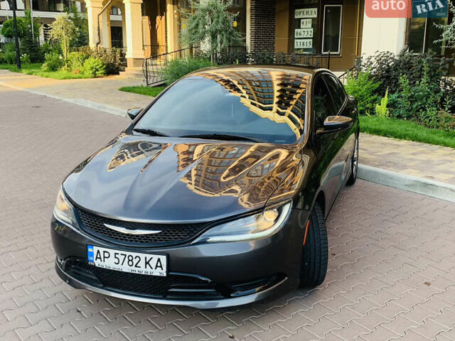 Серый Крайслер 200, объемом двигателя 2.36 л и пробегом 111 тыс. км за 10200 $, фото 7 на Automoto.ua