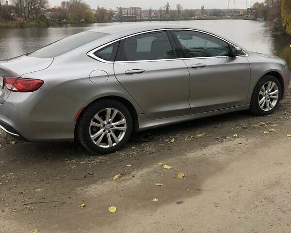 Сірий Крайслер 200, об'ємом двигуна 2.36 л та пробігом 261 тис. км за 8600 $, фото 2 на Automoto.ua