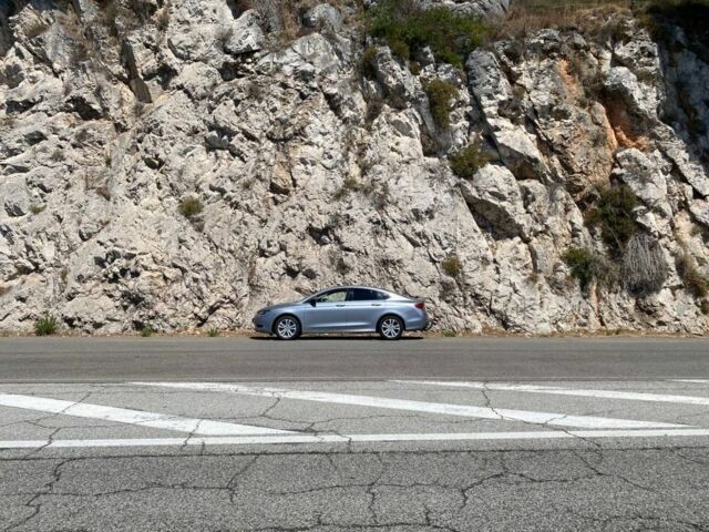 Серый Крайслер 200, объемом двигателя 2.4 л и пробегом 280 тыс. км за 8500 $, фото 1 на Automoto.ua