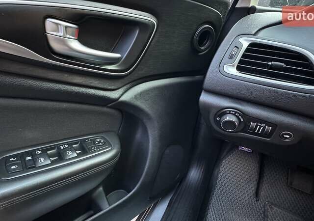 Крайслер 200 2015 у Кропивницькому (Кіровограді) на Automoto.ua Сірий Крайслер 200, об'ємом двигуна 2.36 л та пробігом 200 тис. км за 9300 $, фото 19 на Automoto.ua