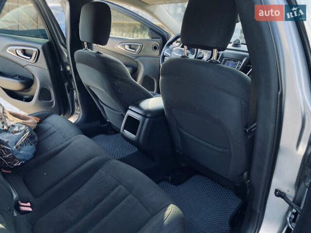 Сірий Крайслер 200, об'ємом двигуна 2.36 л та пробігом 278 тис. км за 8900 $, фото 17 на Automoto.ua