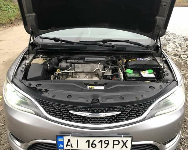 Сірий Крайслер 200, об'ємом двигуна 2.36 л та пробігом 261 тис. км за 8600 $, фото 12 на Automoto.ua