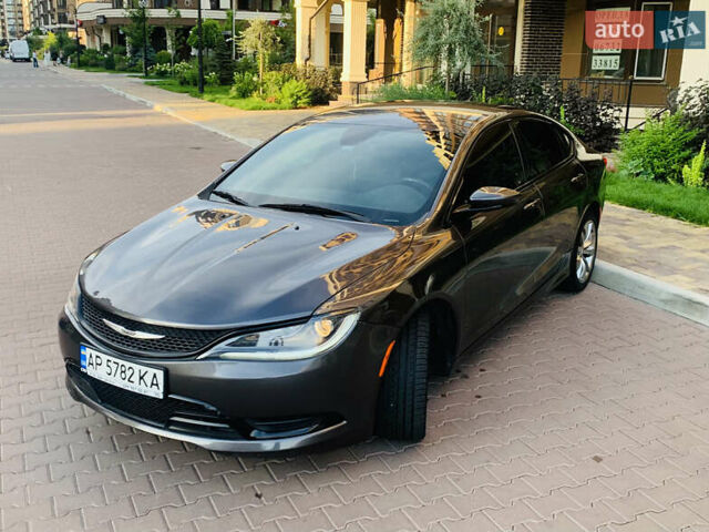 Серый Крайслер 200, объемом двигателя 2.36 л и пробегом 111 тыс. км за 10200 $, фото 9 на Automoto.ua