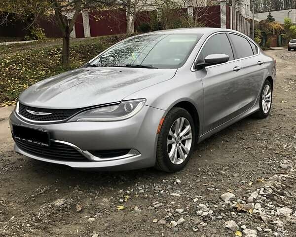 Сірий Крайслер 200, об'ємом двигуна 2.36 л та пробігом 261 тис. км за 8600 $, фото 6 на Automoto.ua