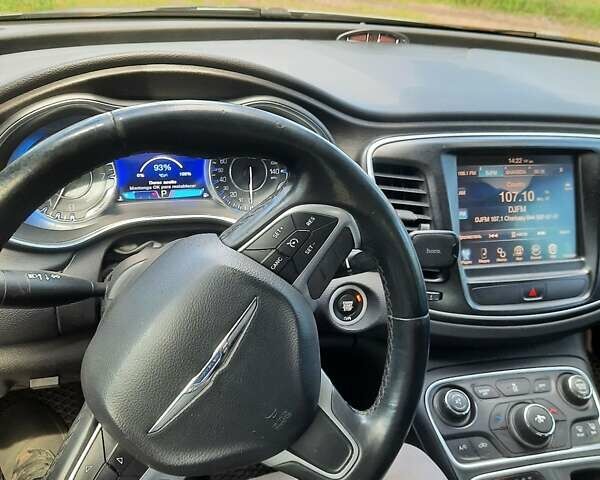 Серый Крайслер 200, объемом двигателя 2.4 л и пробегом 155 тыс. км за 11100 $, фото 1 на Automoto.ua