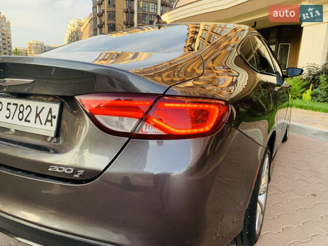 Серый Крайслер 200, объемом двигателя 2.36 л и пробегом 111 тыс. км за 10200 $, фото 41 на Automoto.ua