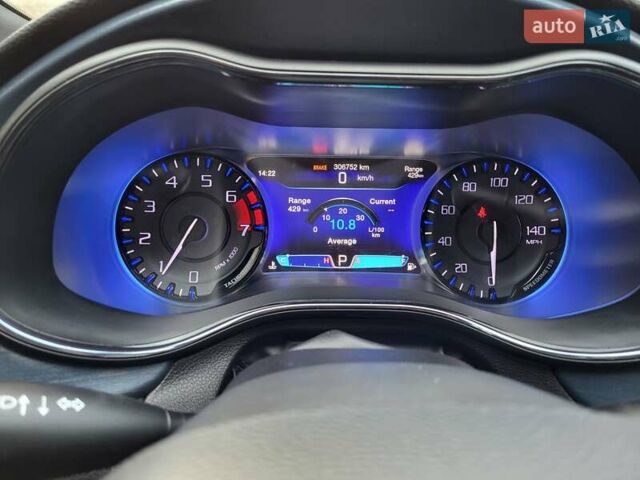 Серый Крайслер 200, объемом двигателя 2.36 л и пробегом 313 тыс. км за 8500 $, фото 13 на Automoto.ua