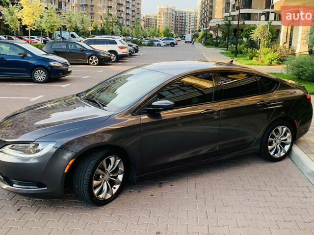 Серый Крайслер 200, объемом двигателя 2.36 л и пробегом 111 тыс. км за 10200 $, фото 13 на Automoto.ua