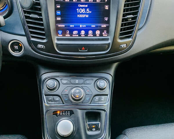 Серый Крайслер 200, объемом двигателя 2.36 л и пробегом 111 тыс. км за 10200 $, фото 53 на Automoto.ua