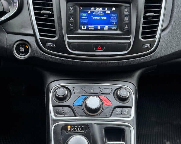 Серый Крайслер 200, объемом двигателя 2.36 л и пробегом 278 тыс. км за 6900 $, фото 7 на Automoto.ua