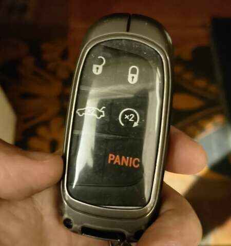 Серый Крайслер 200, объемом двигателя 3.6 л и пробегом 206 тыс. км за 12000 $, фото 22 на Automoto.ua