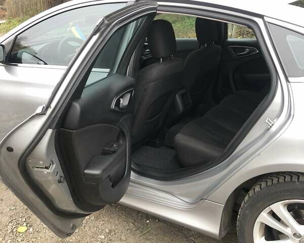 Сірий Крайслер 200, об'ємом двигуна 2.36 л та пробігом 261 тис. км за 8600 $, фото 7 на Automoto.ua