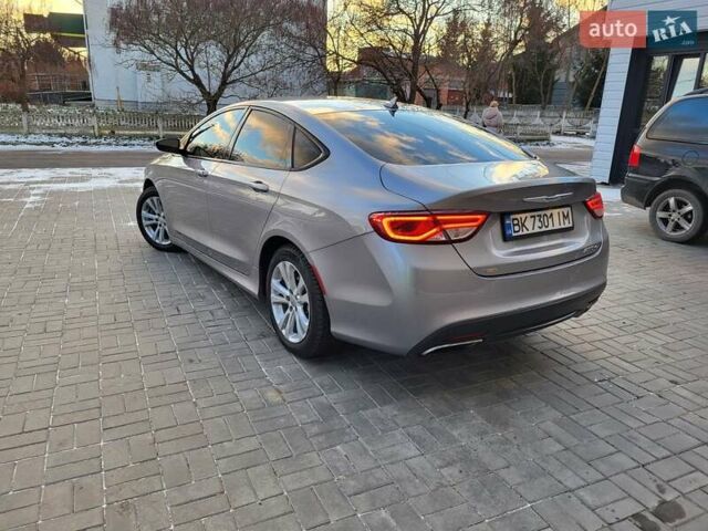 Серый Крайслер 200, объемом двигателя 2.36 л и пробегом 313 тыс. км за 8500 $, фото 5 на Automoto.ua