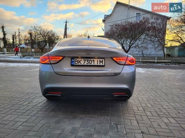 Серый Крайслер 200, объемом двигателя 2.36 л и пробегом 313 тыс. км за 8500 $, фото 4 на Automoto.ua