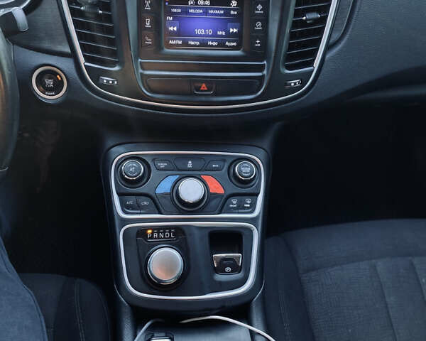 Сірий Крайслер 200, об'ємом двигуна 2.36 л та пробігом 278 тис. км за 8900 $, фото 21 на Automoto.ua