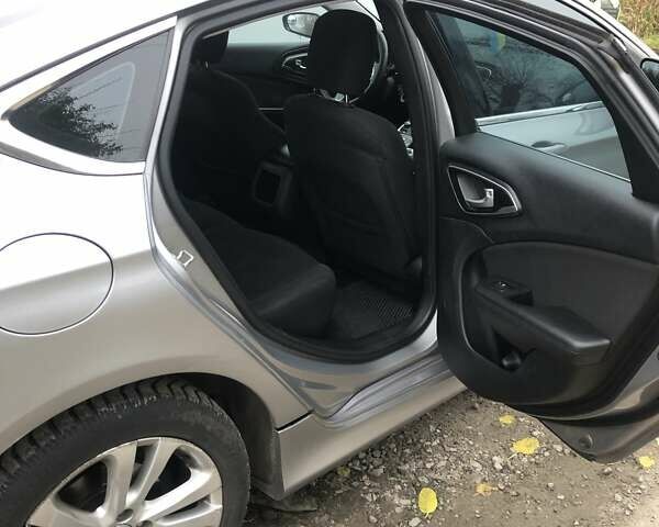 Сірий Крайслер 200, об'ємом двигуна 2.36 л та пробігом 261 тис. км за 8600 $, фото 10 на Automoto.ua