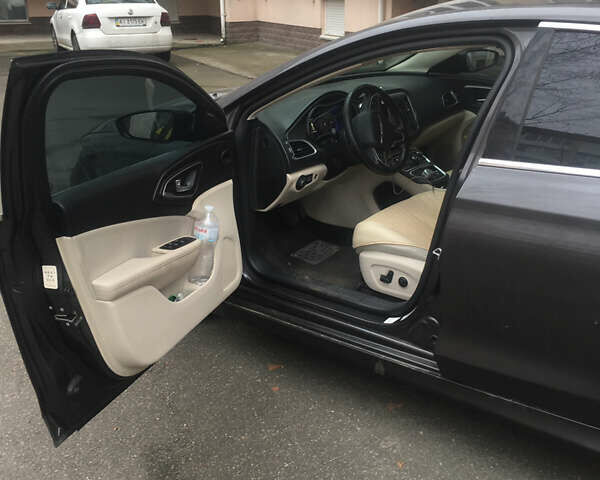 Серый Крайслер 200, объемом двигателя 2.4 л и пробегом 207 тыс. км за 6500 $, фото 3 на Automoto.ua