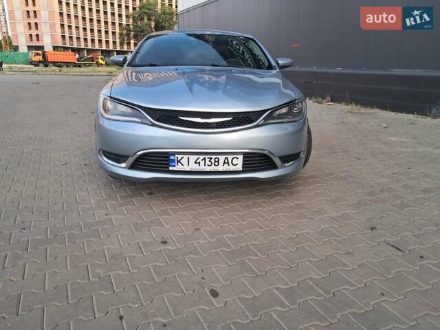 Серый Крайслер 200, объемом двигателя 2.36 л и пробегом 273 тыс. км за 7900 $, фото 1 на Automoto.ua