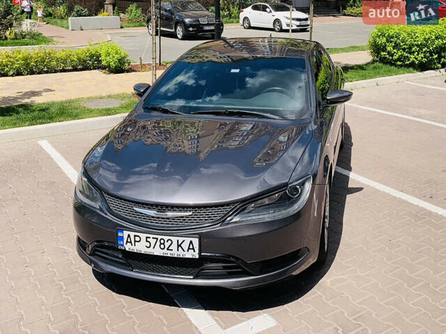 Серый Крайслер 200, объемом двигателя 2.36 л и пробегом 111 тыс. км за 10200 $, фото 3 на Automoto.ua