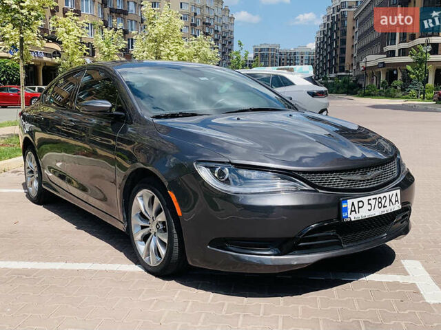 Серый Крайслер 200, объемом двигателя 2.36 л и пробегом 111 тыс. км за 10200 $, фото 4 на Automoto.ua