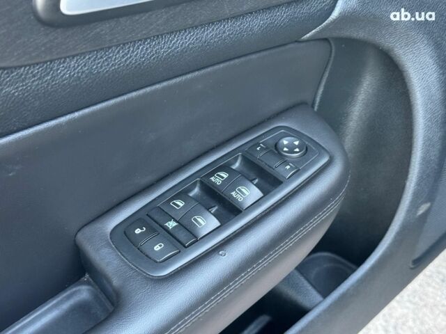 Серый Крайслер 200, объемом двигателя 2.4 л и пробегом 145 тыс. км за 10640 $, фото 14 на Automoto.ua