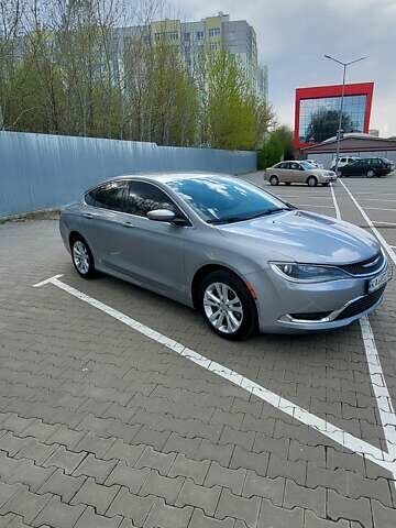 Серый Крайслер 200, объемом двигателя 2.36 л и пробегом 157 тыс. км за 9900 $, фото 1 на Automoto.ua