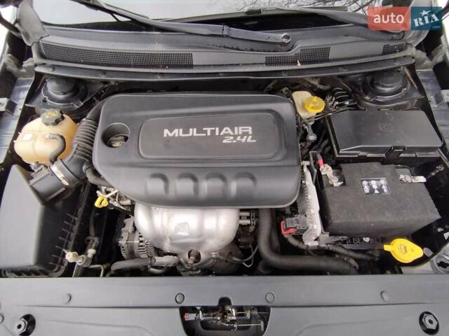 Сірий Крайслер 200, об'ємом двигуна 2.36 л та пробігом 156 тис. км за 10900 $, фото 10 на Automoto.ua