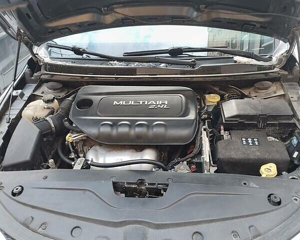 Сірий Крайслер 200, об'ємом двигуна 2.4 л та пробігом 173 тис. км за 9800 $, фото 13 на Automoto.ua