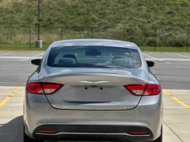 Серый Крайслер 200, объемом двигателя 2.4 л и пробегом 77 тыс. км за 9350 $, фото 6 на Automoto.ua