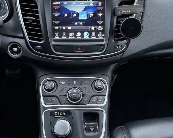 Сірий Крайслер 200, об'ємом двигуна 2.4 л та пробігом 109 тис. км за 11500 $, фото 11 на Automoto.ua