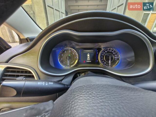 Серый Крайслер 200, объемом двигателя 2.36 л и пробегом 170 тыс. км за 10100 $, фото 6 на Automoto.ua