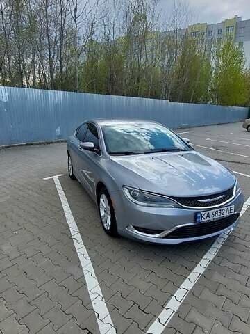 Серый Крайслер 200, объемом двигателя 2.36 л и пробегом 157 тыс. км за 9900 $, фото 2 на Automoto.ua