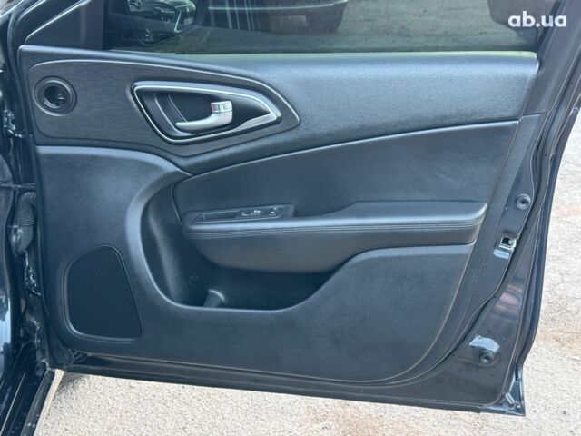 Серый Крайслер 200, объемом двигателя 2.4 л и пробегом 145 тыс. км за 10640 $, фото 23 на Automoto.ua