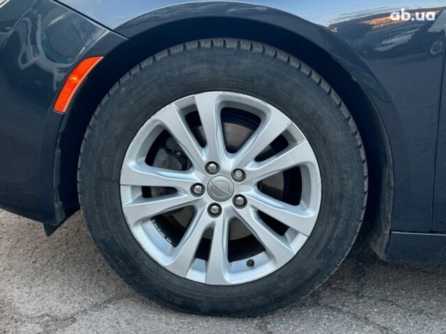 Серый Крайслер 200, объемом двигателя 2.4 л и пробегом 145 тыс. км за 10640 $, фото 11 на Automoto.ua