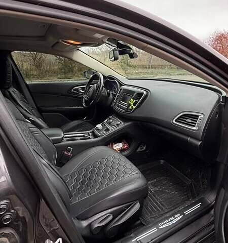 Серый Крайслер 200, объемом двигателя 2.36 л и пробегом 78 тыс. км за 10200 $, фото 11 на Automoto.ua