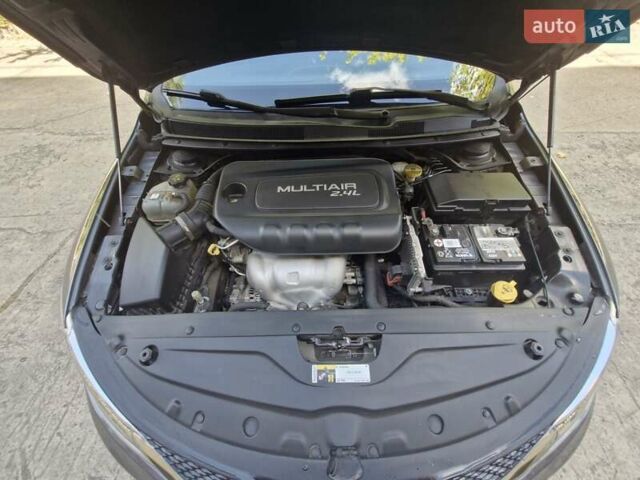 Серый Крайслер 200, объемом двигателя 2.36 л и пробегом 170 тыс. км за 10100 $, фото 3 на Automoto.ua