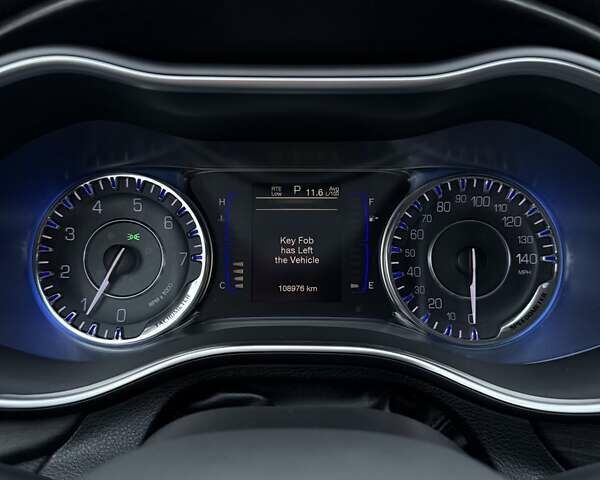 Сірий Крайслер 200, об'ємом двигуна 2.4 л та пробігом 109 тис. км за 11500 $, фото 10 на Automoto.ua