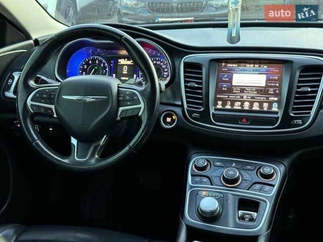 Сірий Крайслер 200, об'ємом двигуна 2.4 л та пробігом 145 тис. км за 10640 $, фото 26 на Automoto.ua