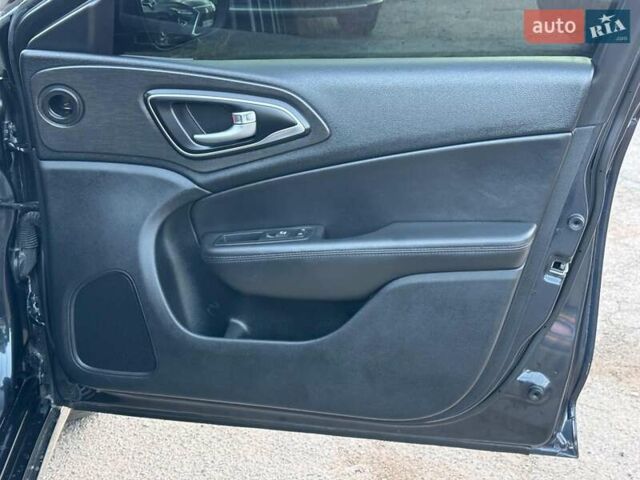 Сірий Крайслер 200, об'ємом двигуна 2.4 л та пробігом 145 тис. км за 10640 $, фото 23 на Automoto.ua