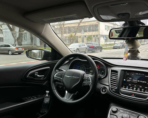 Сірий Крайслер 200, об'ємом двигуна 2.4 л та пробігом 188 тис. км за 10499 $, фото 27 на Automoto.ua