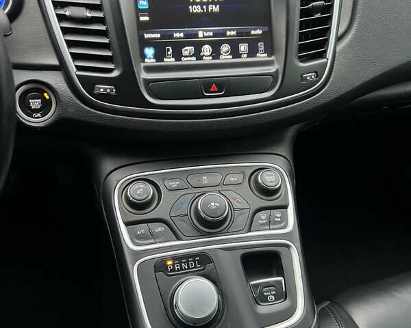 Серый Крайслер 200, объемом двигателя 2.36 л и пробегом 200 тыс. км за 10900 $, фото 22 на Automoto.ua