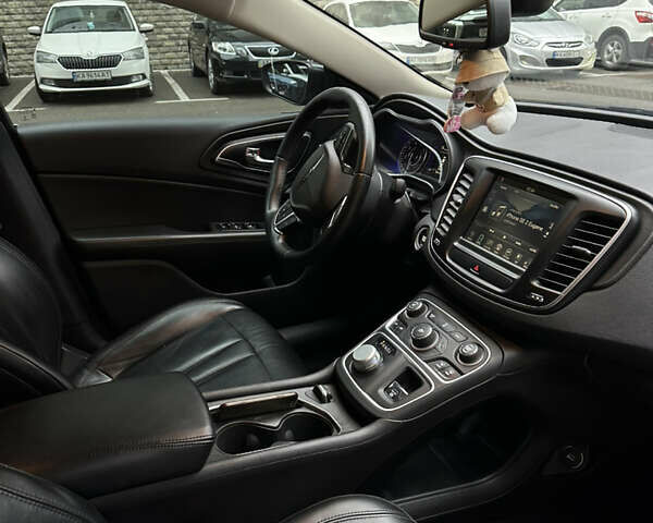 Сірий Крайслер 200, об'ємом двигуна 2.4 л та пробігом 188 тис. км за 10499 $, фото 19 на Automoto.ua