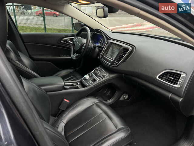 Серый Крайслер 200, объемом двигателя 2.36 л и пробегом 200 тыс. км за 10900 $, фото 26 на Automoto.ua