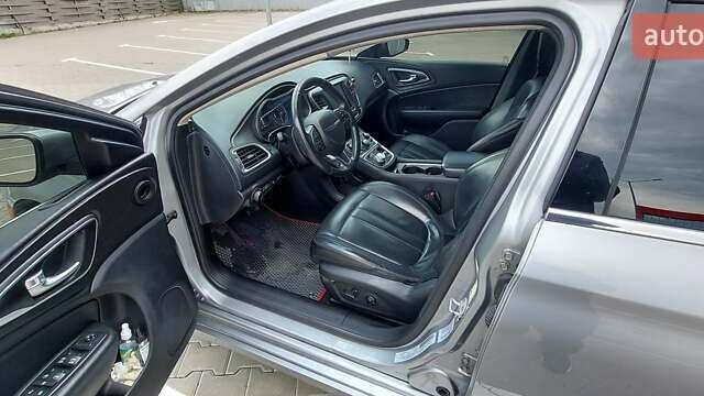 Серый Крайслер 200, объемом двигателя 2.36 л и пробегом 157 тыс. км за 9900 $, фото 13 на Automoto.ua