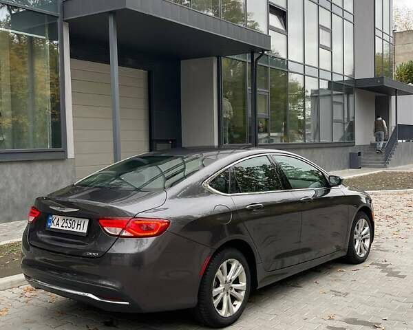 Крайслер 200 2016 у Києві на Automoto.ua Сірий Крайслер 200, об'ємом двигуна 2.36 л та пробігом 187 тис. км за 7800 $, фото 5 на Automoto.ua