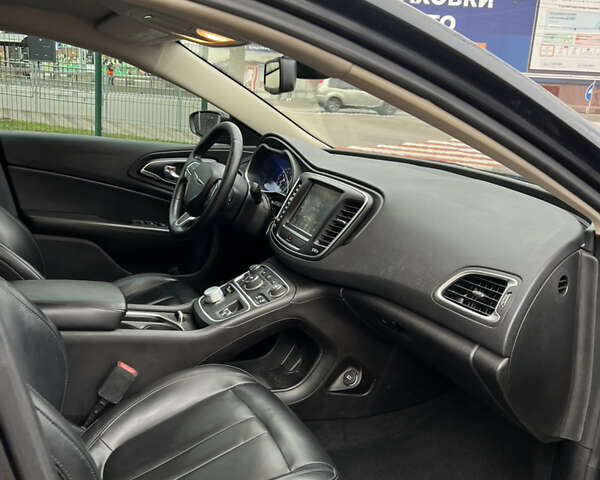 Серый Крайслер 200, объемом двигателя 2.36 л и пробегом 200 тыс. км за 10900 $, фото 24 на Automoto.ua