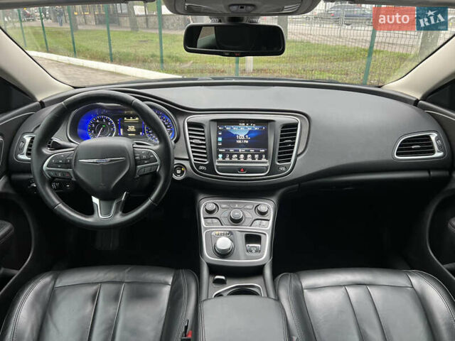 Серый Крайслер 200, объемом двигателя 2.36 л и пробегом 200 тыс. км за 10900 $, фото 32 на Automoto.ua
