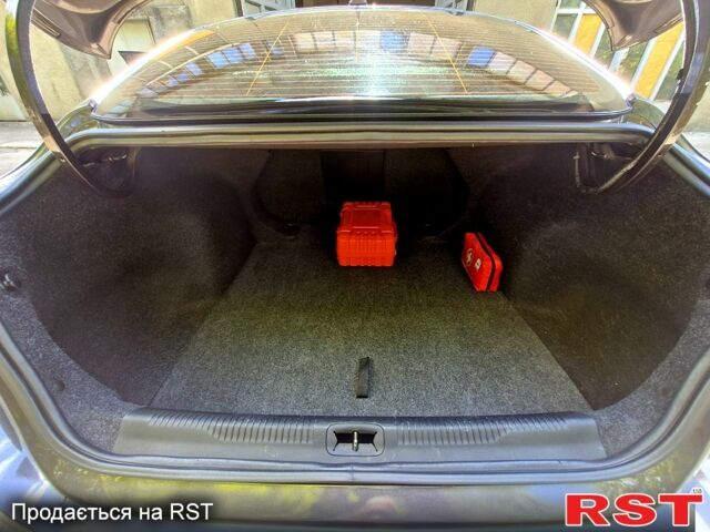 Серый Крайслер 200, объемом двигателя 2.4 л и пробегом 171 тыс. км за 10600 $, фото 5 на Automoto.ua