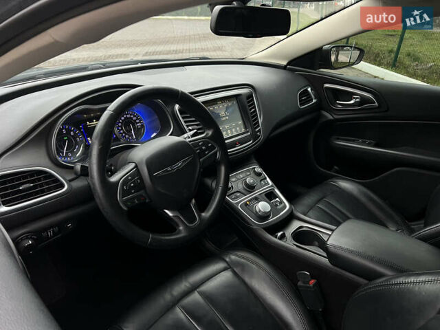 Серый Крайслер 200, объемом двигателя 2.36 л и пробегом 200 тыс. км за 10900 $, фото 21 на Automoto.ua