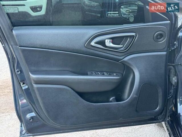 Сірий Крайслер 200, об'ємом двигуна 2.4 л та пробігом 145 тис. км за 10640 $, фото 15 на Automoto.ua